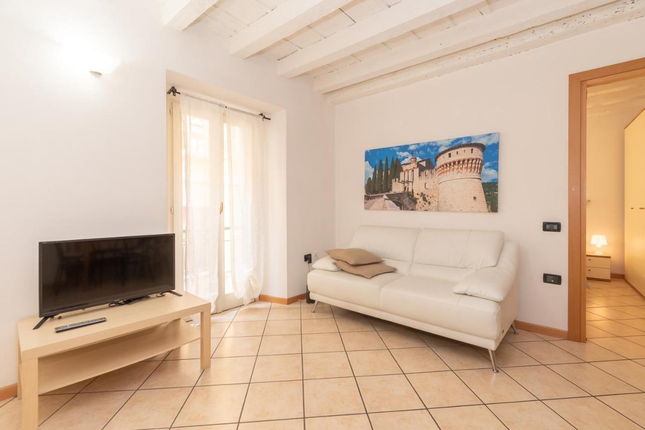 Appartamento Bilocale 1 Piazza Vittoria - Affitti Brevi Italia Бреша Екстериор снимка